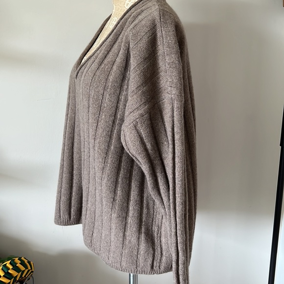Madewell (Re)sourced Cashmere Stitched-Rib V-Neck Sweater - Picture 5 of 8